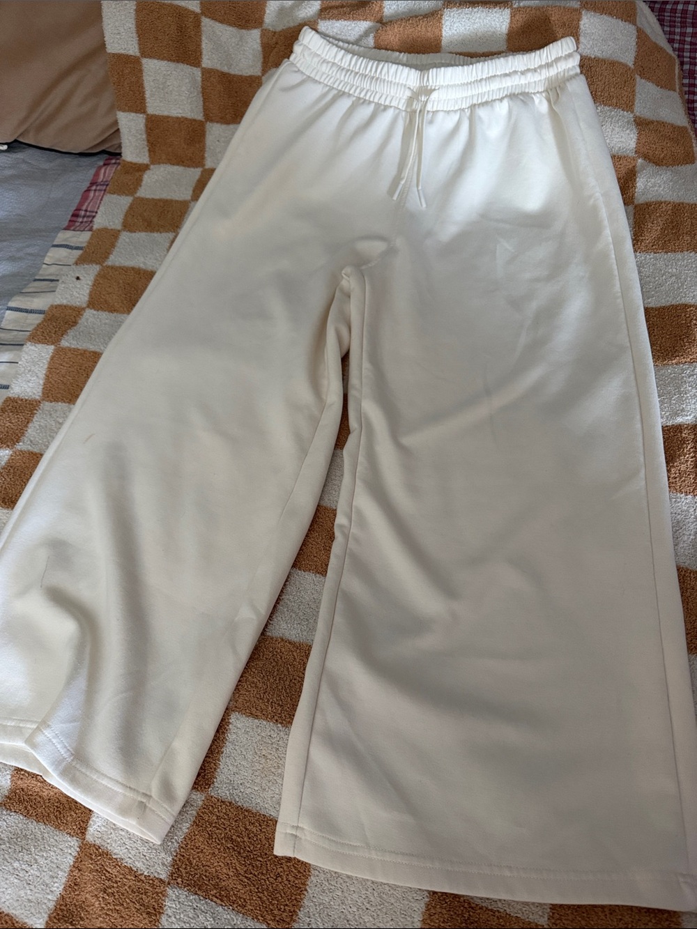 Wide Leg cropped Cream Sweatpants